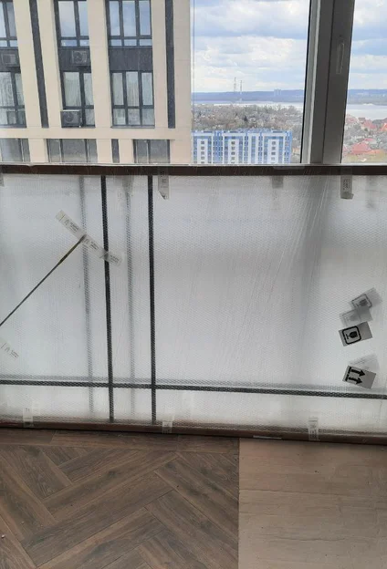 Підйом розсувних дверей на 18 поверх