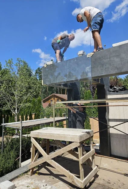 Монтаж скляної стелі в приватному будинку