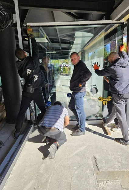 Монтаж склопакетів на літній терасі