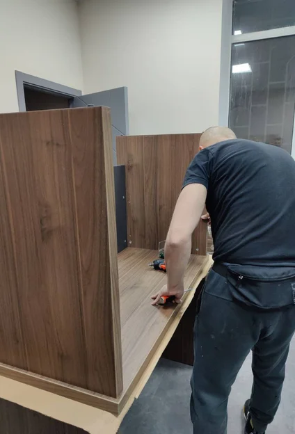 Розвантаження меблів